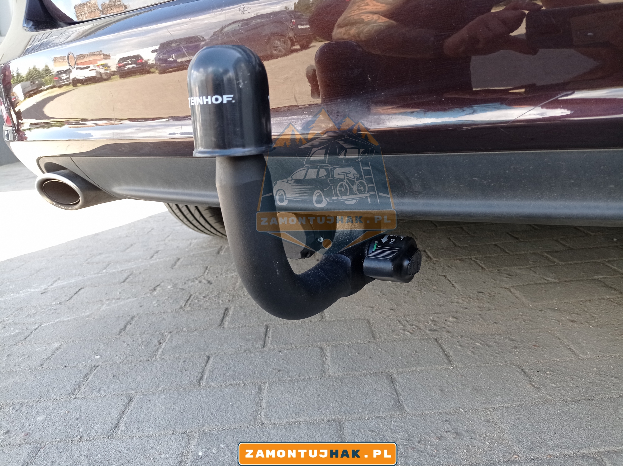 zdjęcie Opla Zafiry  z zamontowanym hakiem holowniczym Steinhof, zbliżenie na kulę haka holowniczego